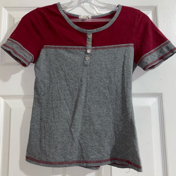 Casual T-shirt - Picture 1 of 3